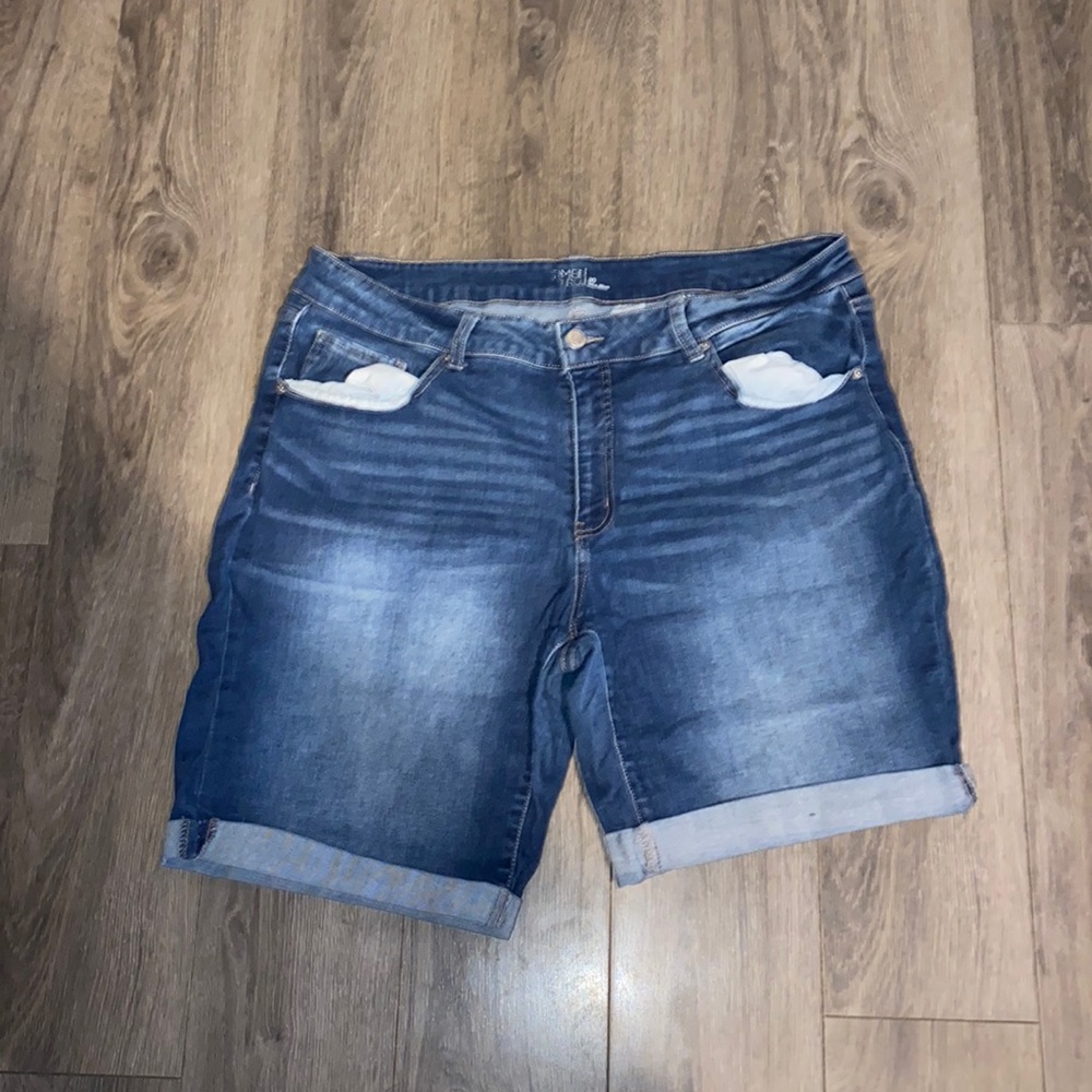 Women’s Mid-Rise Denim Shorts